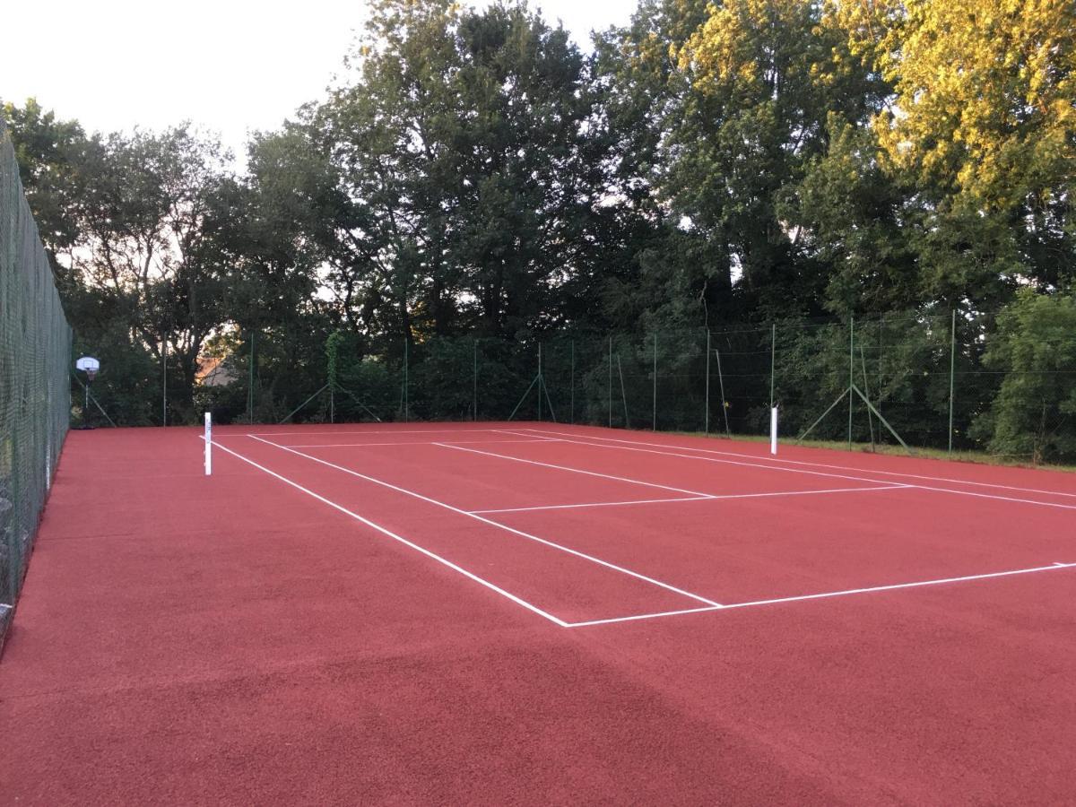Gite Avec Tennis En Baie Du Mont Saint Michel A 15 Minutes De La Mer Les Chambres 外观 照片